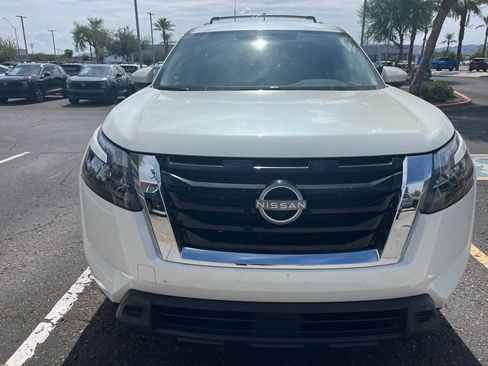 Certified 2024 Nissan Pathfinder SV FWD image 2