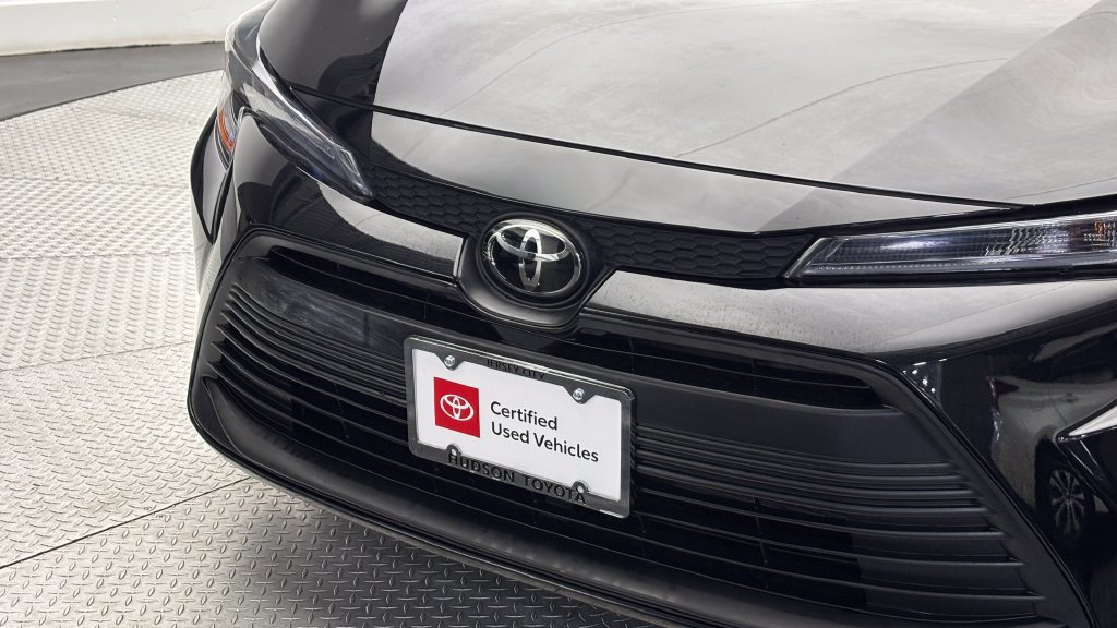Used 2024 Toyota Corolla LE FWD image 2