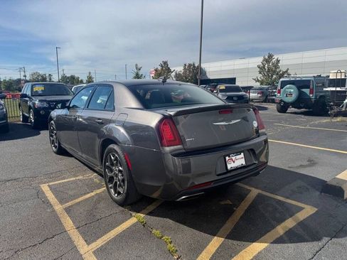 Used 2017 Chrysler 300 S image 5