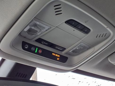 Used 2018 Chevrolet Traverse LT image 15