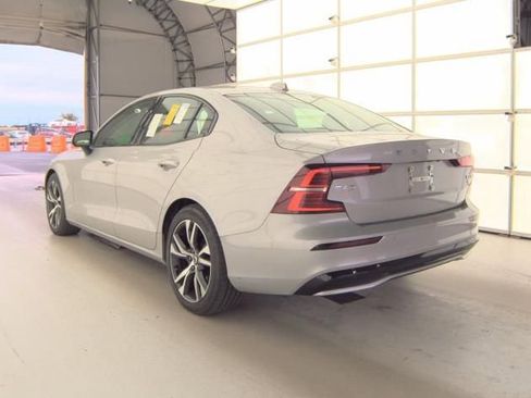 Used 2025 Volvo S60 B5 Core image 8