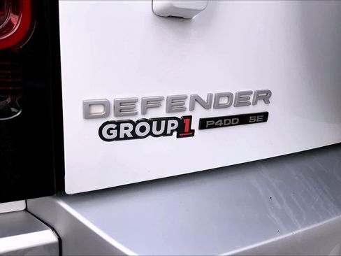 Used 2020 Land Rover Defender 110 SE image 30