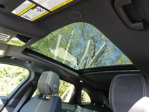 New 2025 Jaguar F-PACE R-Dynamic S image 18