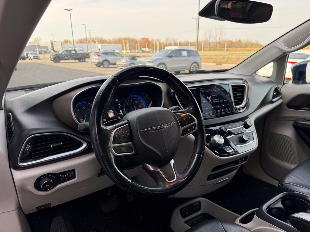 Used 2018 Chrysler Pacifica Touring-L Plus w/ Advanced Safetytec Group FWD image 13