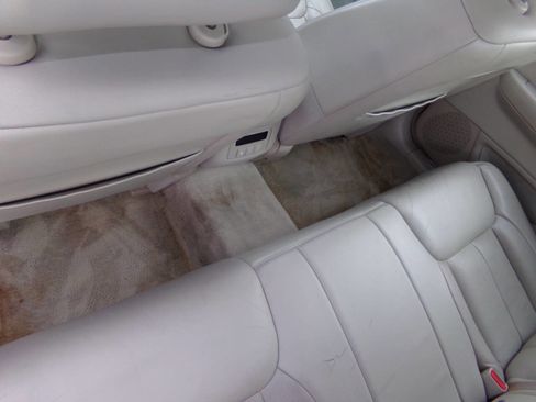 Used 2009 Cadillac DTS Luxury 5 Passenger 4dr Sedan w/ Sun And Navigation Package image 15