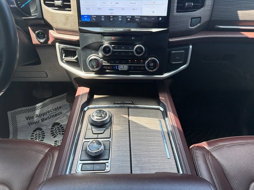 Used 2023 Ford Expedition Limited AWD/4WD image 16