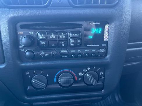 Used 2001 Chevrolet S10 Pickup LS w/ Preferred Equipment Group image 20