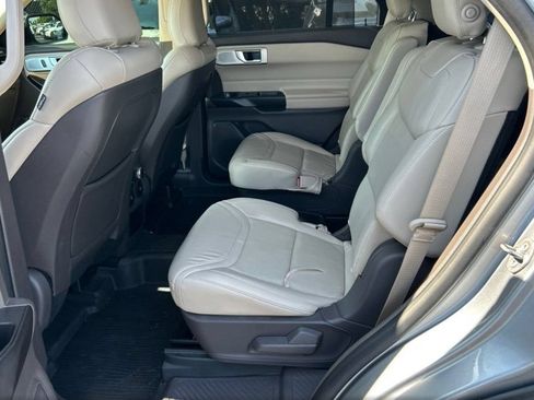 Used 2020 Ford Explorer Platinum w/ Premium Technology Package AWD/4WD image 14