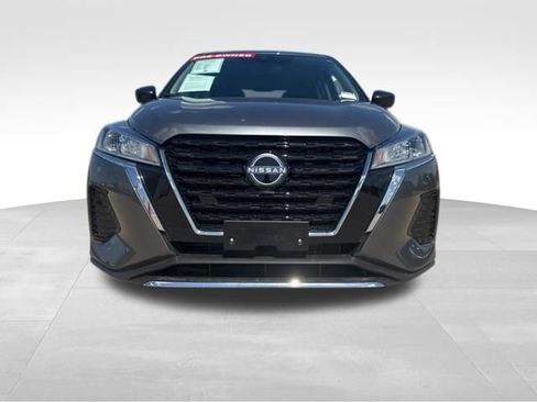 Used 2025 Nissan Kicks Play S FWD image 4