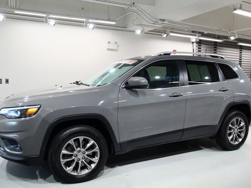Used 2019 Jeep Cherokee Latitude Plus w/ Cold Weather Group image 15