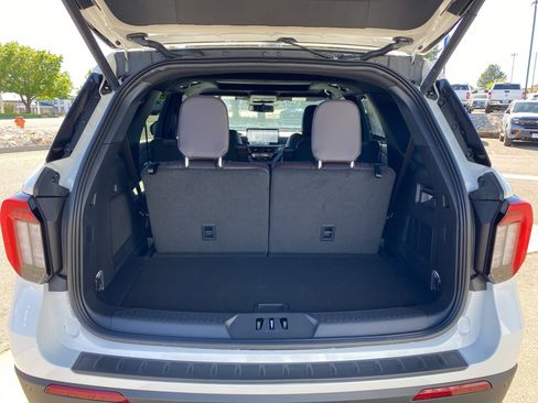 New 2026 Ford Explorer Platinum w/ LUX Leather Package AWD/4WD image 4
