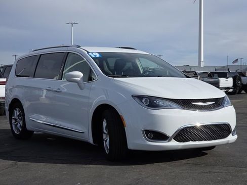 Used 2019 Chrysler Pacifica Touring-L Plus w/ Tire & Wheel Group image 15