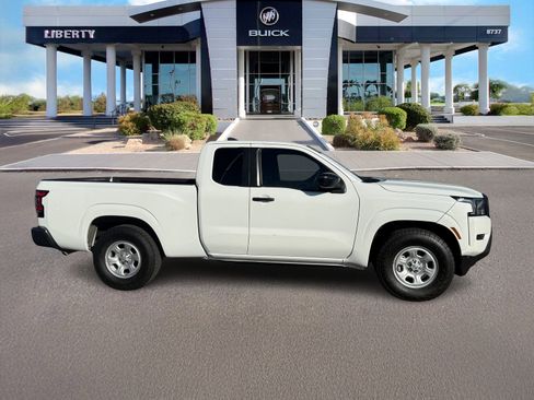 Used 2022 Nissan Frontier S RWD image 2