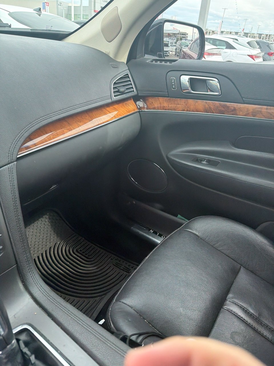 Used 2013 Lincoln MKT AWD image 8