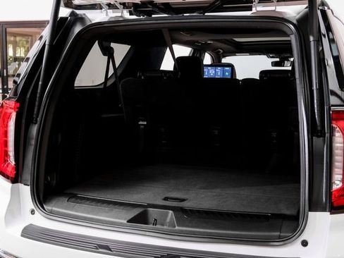Used 2021 GMC Yukon XL SLT w/ Rear Media and Nav Package AWD/4WD image 28