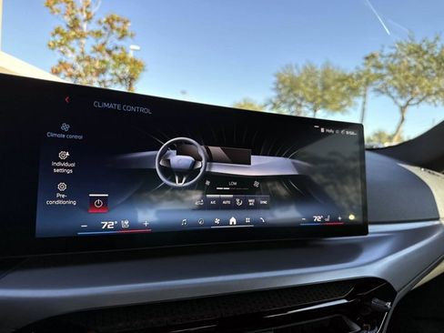 Used 2025 BMW M240i Coupe image 21