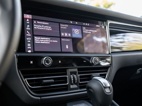 Certified 2026 Porsche Macan image 25