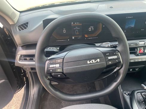 Used 2025 Kia K4 LXS image 29