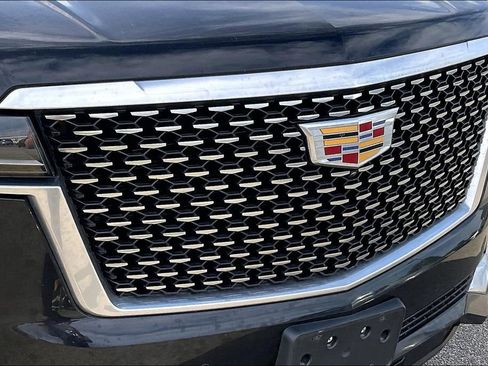 Used 2023 Cadillac Escalade Luxury AWD/4WD image 31