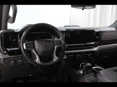 Used 2022 Chevrolet Silverado 1500 LT Trail Boss w/ Convenience Package II image 7