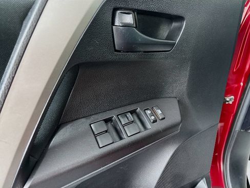 Used 2018 Toyota RAV4 LE w/ All Weather Liner Package FWD image 18