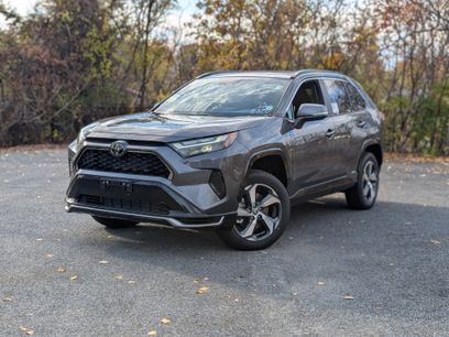 New 2025 Toyota RAV4 SE