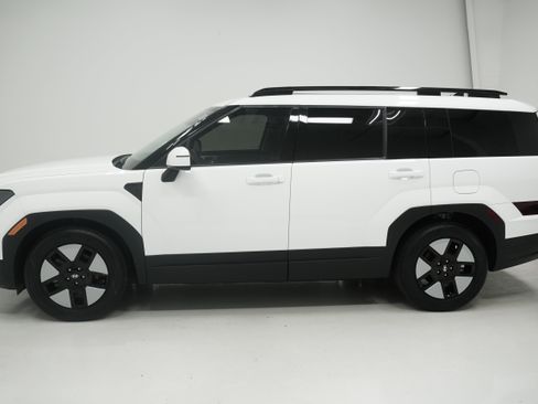 Used 2025 Hyundai Santa Fe SEL FWD image 7