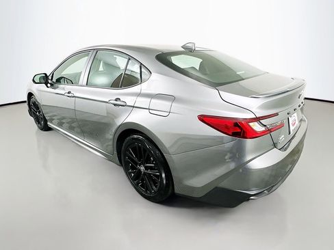 Used 2025 Toyota Camry SE image 7