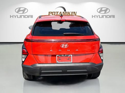 Certified 2025 Hyundai Kona SE FWD image 6