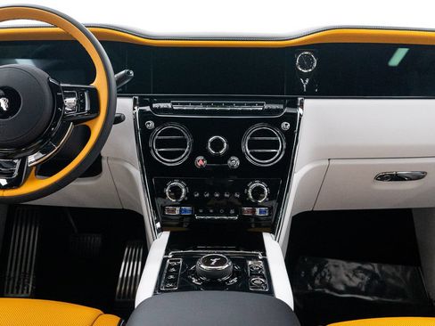 Certified 2026 Rolls-Royce Cullinan AWD/4WD image 38