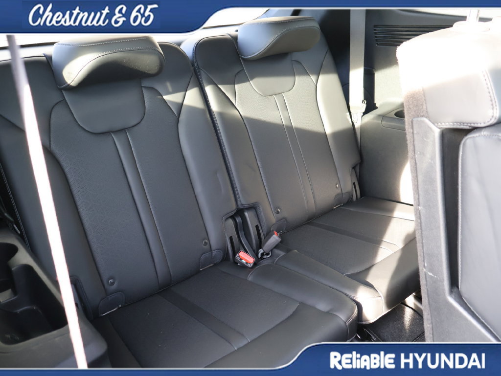 Used 2023 Kia Sorento S w/ Panoramic Sunroof Package FWD image 13