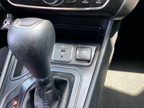 Used 2020 Jeep Cherokee Latitude FWD image 34