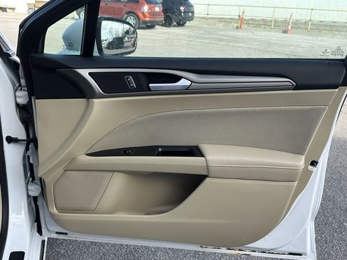 Used 2014 Ford Fusion SE image 22