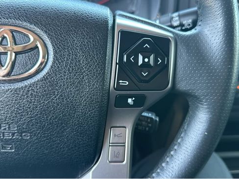 Used 2022 Toyota 4Runner SR5 Premium w/ Moonroof Package RWD image 29