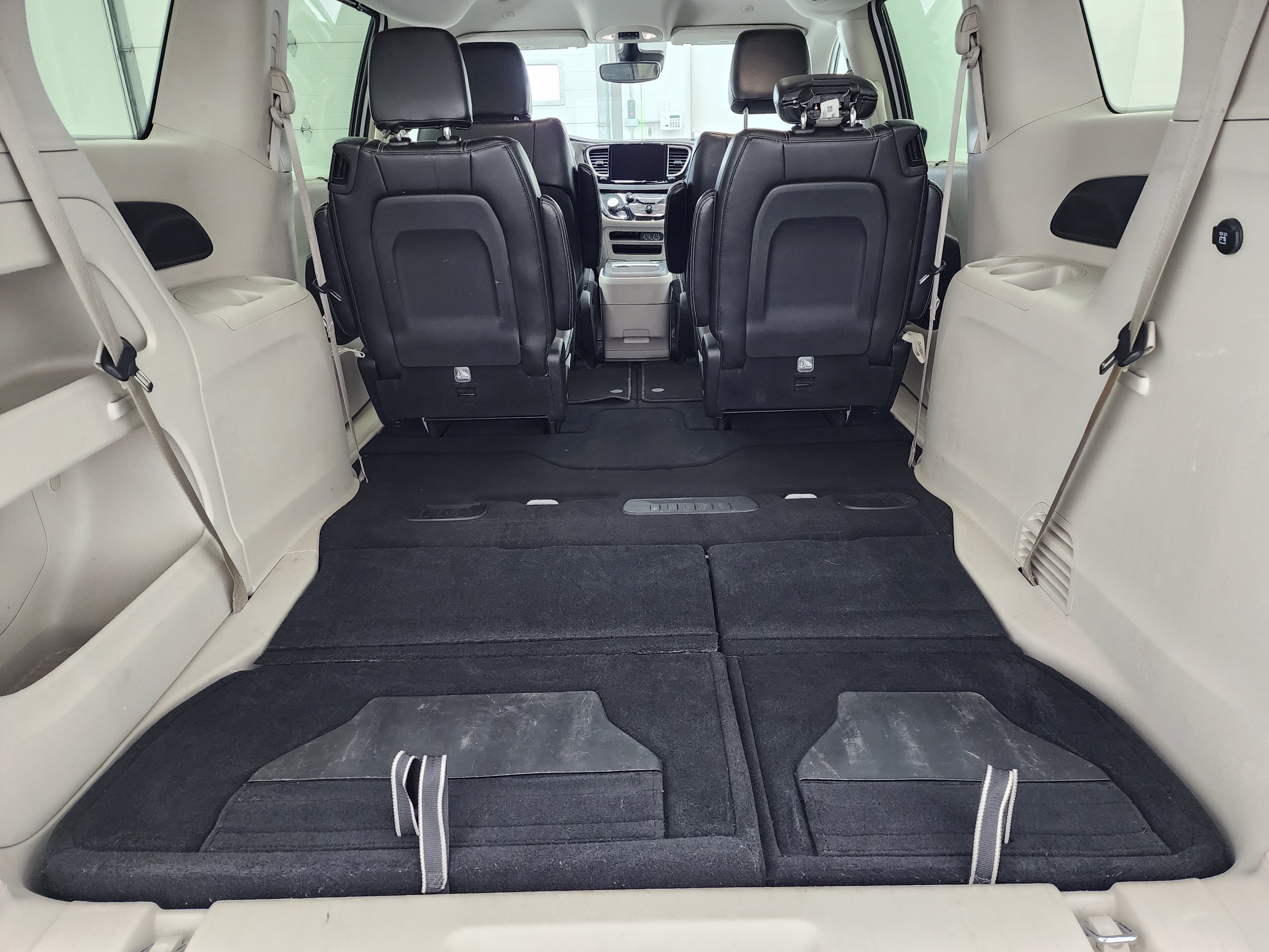 Used 2024 Chrysler Pacifica Touring-L FWD image 28