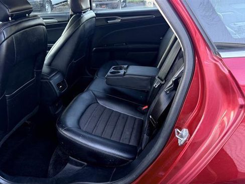 Used 2017 Ford Fusion SE w/ Equipment Group 201A FWD image 9