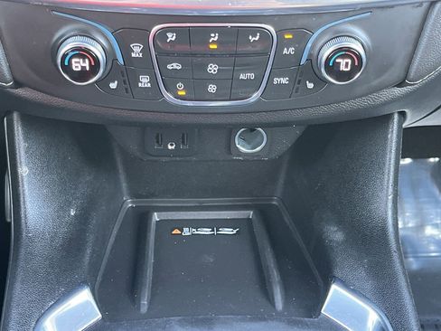 Used 2023 Chevrolet Traverse LT FWD image 5