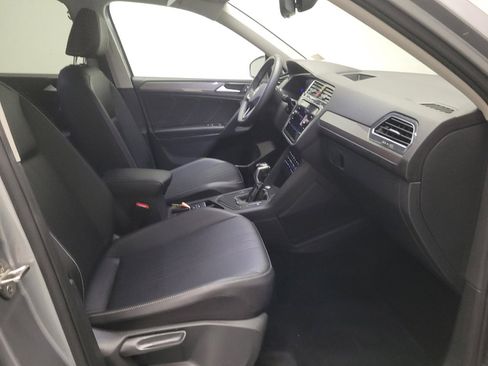 Used 2022 Volkswagen Tiguan SE FWD image 21
