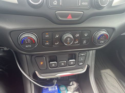 Used 2019 GMC Terrain SLT w/ Preferred Package AWD/4WD image 23