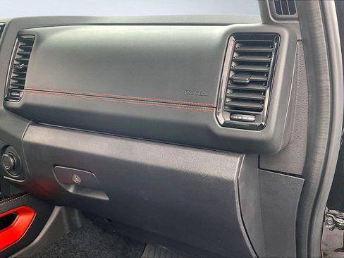 Used 2024 Nissan Frontier PRO-4X w/ Pro Convenience Package image 17