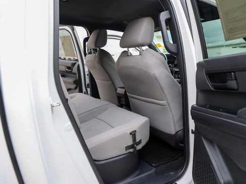 Certified 2024 Toyota Tacoma SR5 AWD/4WD image 40