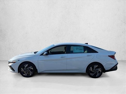 Used 2025 Hyundai Elantra SEL FWD image 5