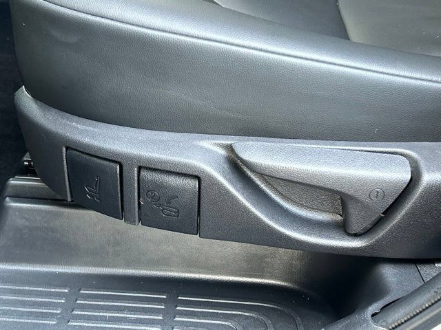 Used 2022 Toyota Highlander XLE AWD/4WD image 39