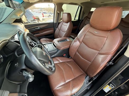 Used 2017 Cadillac Escalade Luxury image 13
