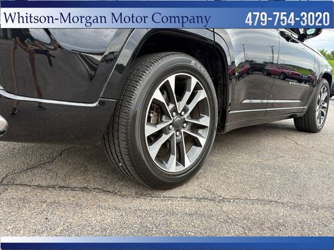 Used 2023 Jeep Grand Cherokee Overland w/ Luxury Tech Group IV AWD/4WD image 46