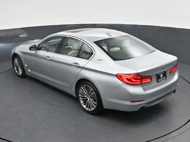 Used 2018 BMW 530e RWD image 26