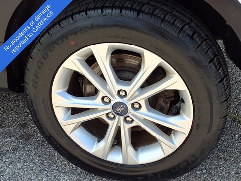Used 2018 Ford Escape SE w/ SE Sync 3 Package FWD image 9