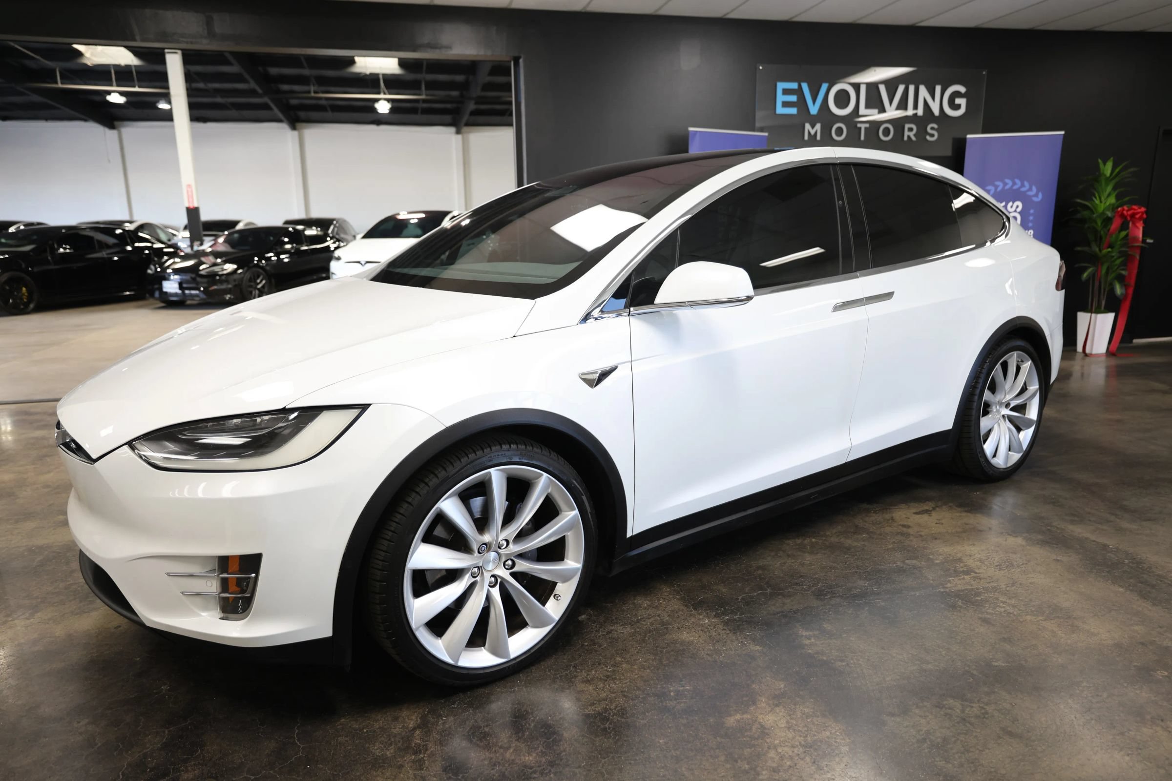 Used 2016 Tesla Model X 75D AWD/4WD image 5
