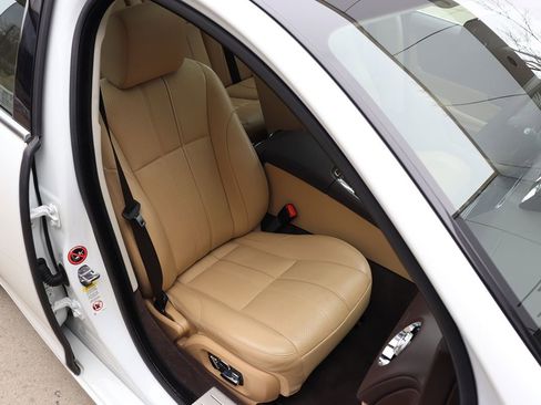 Used 2014 Jaguar XJ image 26