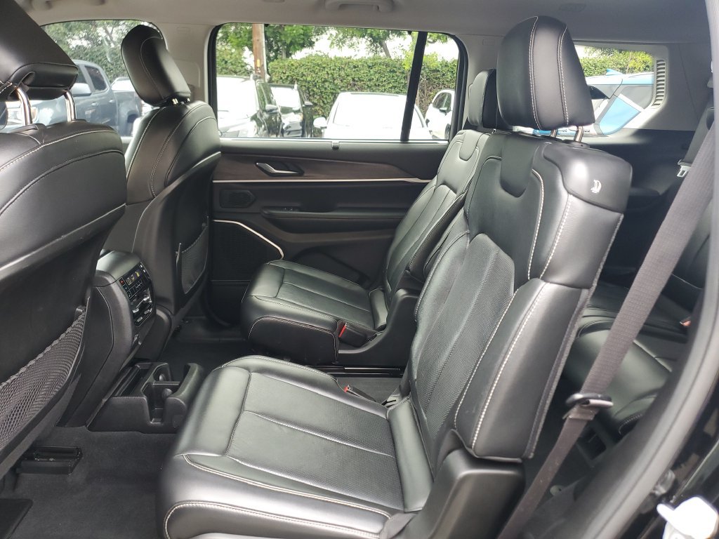 Used 2022 Jeep Grand Cherokee L Limited w/ Luxury Tech Group II RWD image 15